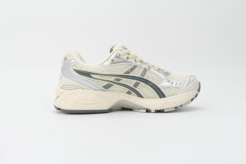 Résultats de l'engagement emblématique de la marque Asics à combiner style et innovation, les sneakers Asics Femme  sont des pièces maîtresses de la mode sportive.