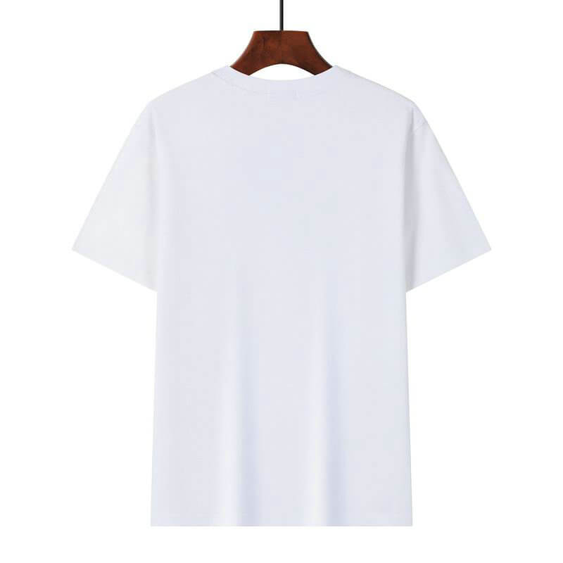 Premièrement : les T shirts Chanel Femme offrent une élégance et un confort inégalés.