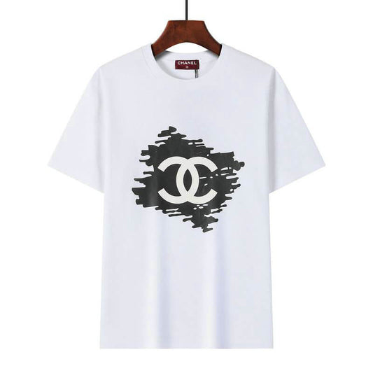 Premièrement : les T shirts Chanel Femme offrent une élégance et un confort inégalés.