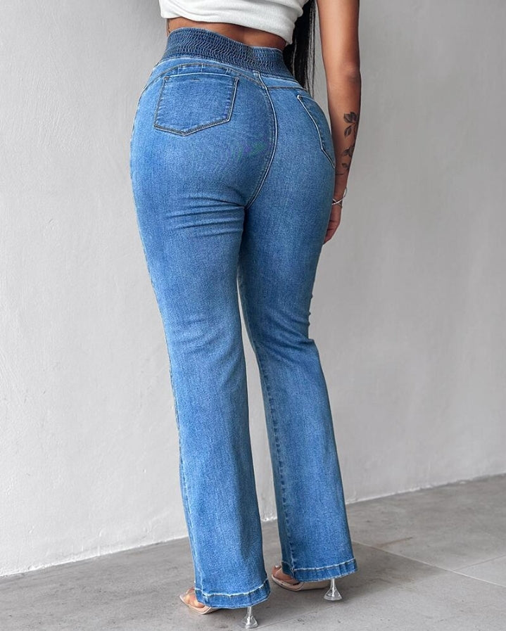 Premièrement : Ce jean taille haute à fronces et boutons sur le devant avec ceinture curveease jegging skinny évasé en demin femme.