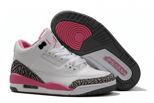 Premièrement, les baskets Air Jordan 3 Femme sont un symbole de style intemporel et de performance de haut niveau.