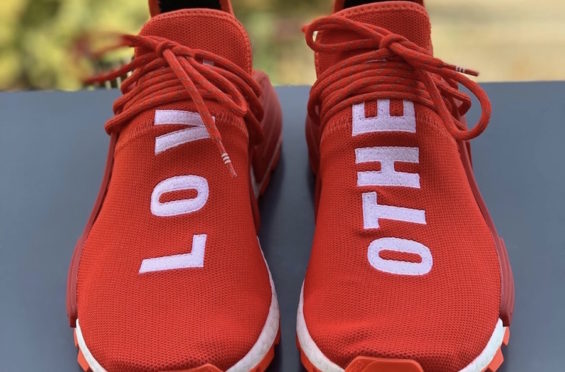 les baskets Adidas Human Race NMD x Pharrell Yellow " Femme  sont un témoignage de l'engagement d'Adidas à combiner style et innovation.
