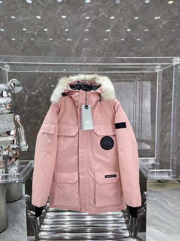 Résultat de l'évolution emblématique de la marque Canada G00se Femme, la Doudoune Canada G00se Femme est un témoignage de l'engagement de Canada G00se à combiner style,