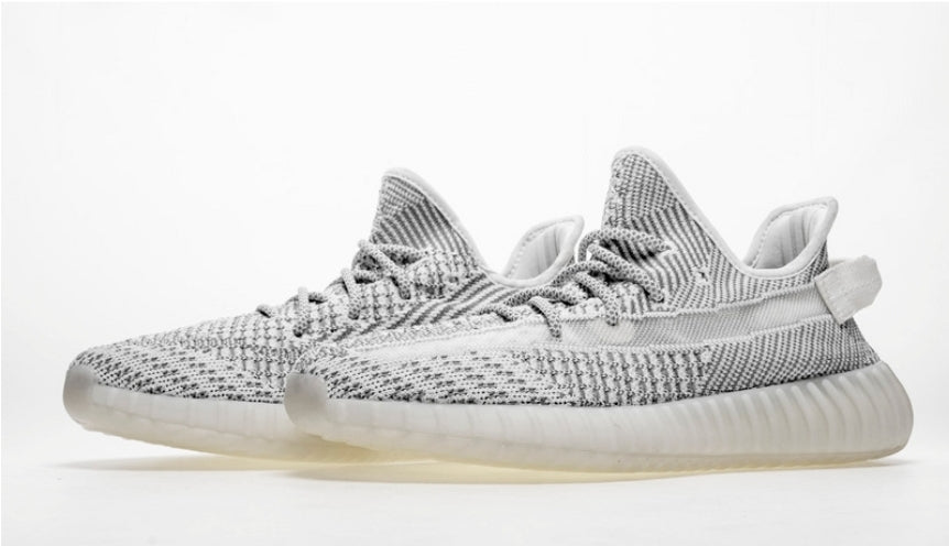 Les  Adidas Yeezy 350 Boost V2 Mono Mist Femme ,  entre Adidas et Kanye West, sont emblématiques pour leur design innovant et leur confort inégalé.