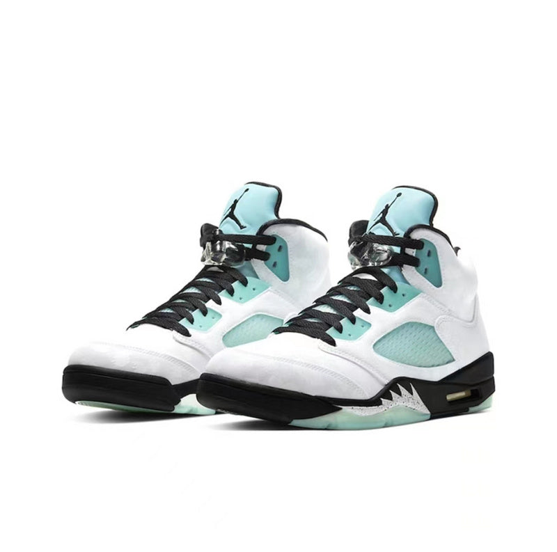 Les baskets Air Jordan 5 Femme permettent de personnaliser votre style tout en bénéficiant d’un confort supérieur.