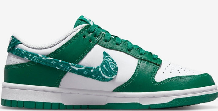 Baskets Nike SB Dunk femme Low Essential Paisley Pack Green