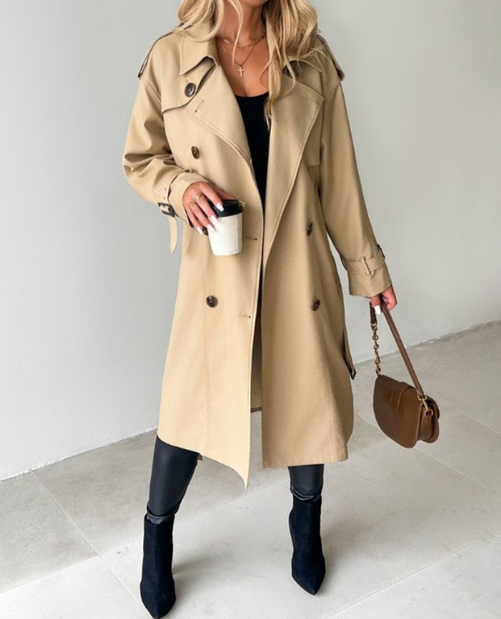 Premièrement : Adoptez un look sophistiqué et indémodable avec ce Trench -coast long croisé à col cranté femme