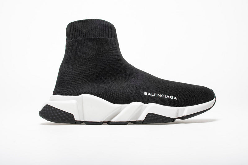 les sneakers Balenciaga Triple S "Beige Green Yellow" Femme sont un témoignage de l'engagement de Balenciaga à combiner style et innovation.