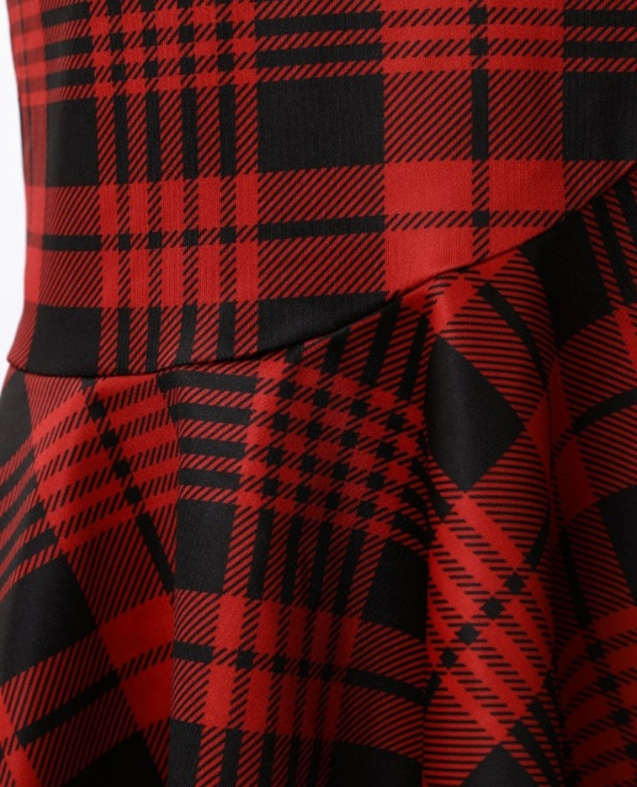 Premièrement : Cette Robe fendue à carreaux et épaules dénudées Femme.
