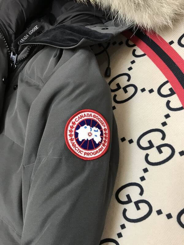la Doudoune Canada G00se Femme est un témoignage de l'engagement de Canada G00se à combiner style,