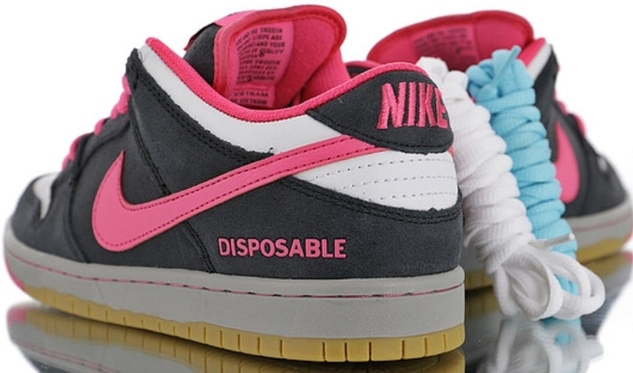 les baskets Nike SB Dunk femme Low sont un témoignage de l'engagement de Nike à combiner style et innovation.
