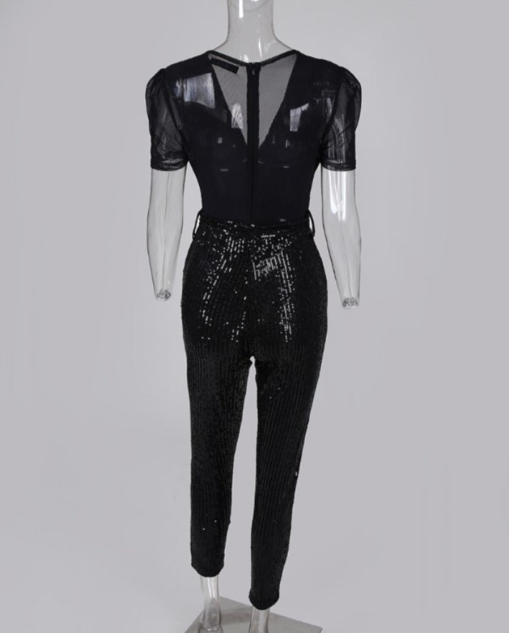 Premièrement : Brillez de mille feux avec cette Combinaison à paillettes plongeante en maille transparente à manches courtes, combinaison sexy et scintillante à coupe ajustée femme.