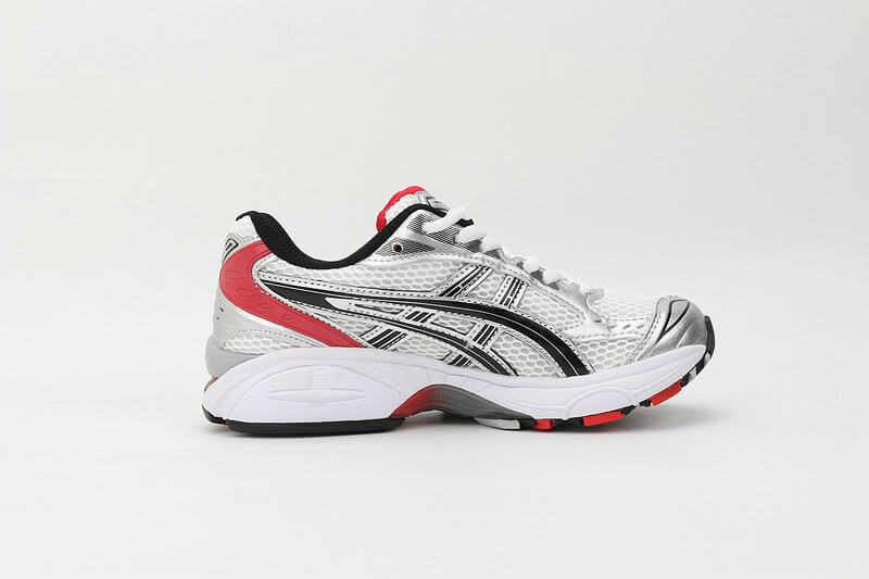 Résultats de l'engagement emblématique de la marque Asics à combiner style et innovation, les sneakers Asics Femme  sont des pièces maîtresses de la mode sportive.