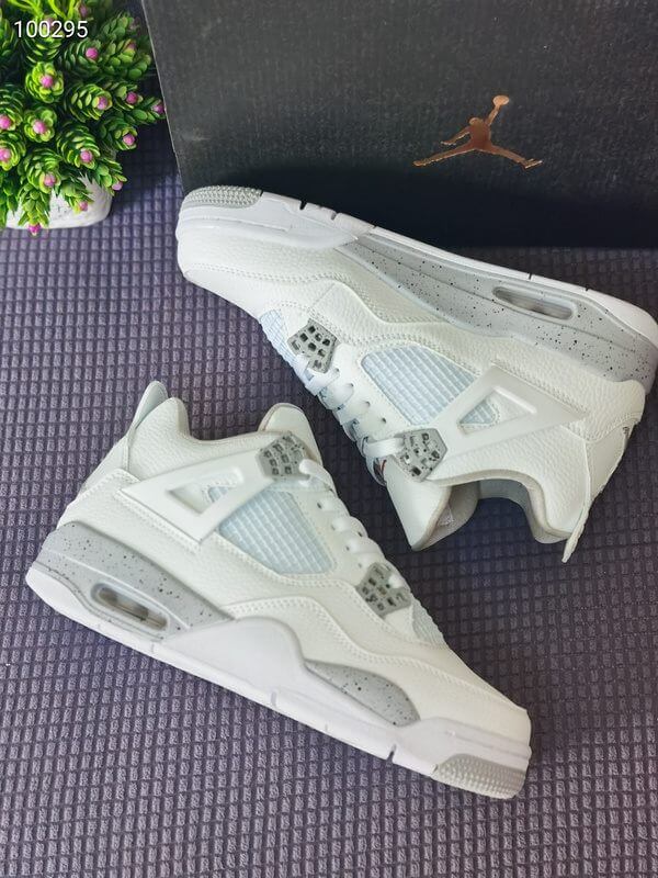 Premièrement : Les baskets Air Jordan 4 Femme se distinguent par leur design iconique et leur capacité à allier style et fonctionnalité.