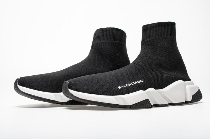 les sneakers Balenciaga Triple S "Beige Green Yellow" Femme sont un témoignage de l'engagement de Balenciaga à combiner style et innovation.