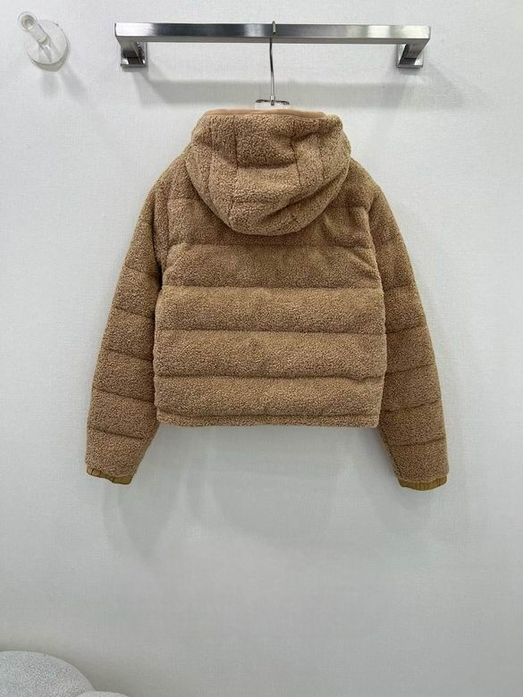 Premièrement : Les doudounes Moncler Femme, ainsi que les manteau Moncler Femme, incarnent un style et un raffinement incomparables.