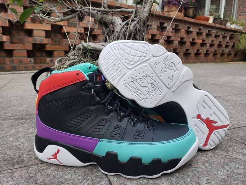 Les baskets Air Jordan 9 sont des pièces maîtresses de la mode. Depuis leur introduction.