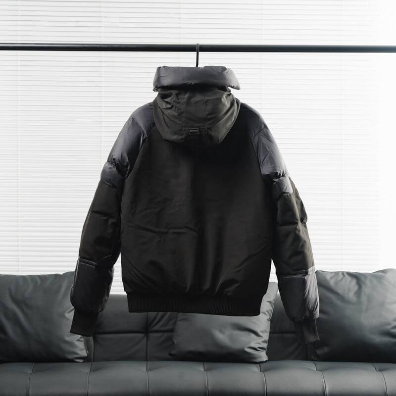 la Doudoune Canada G00se Femme est un témoignage de l'engagement de Canada G00se à combiner style,