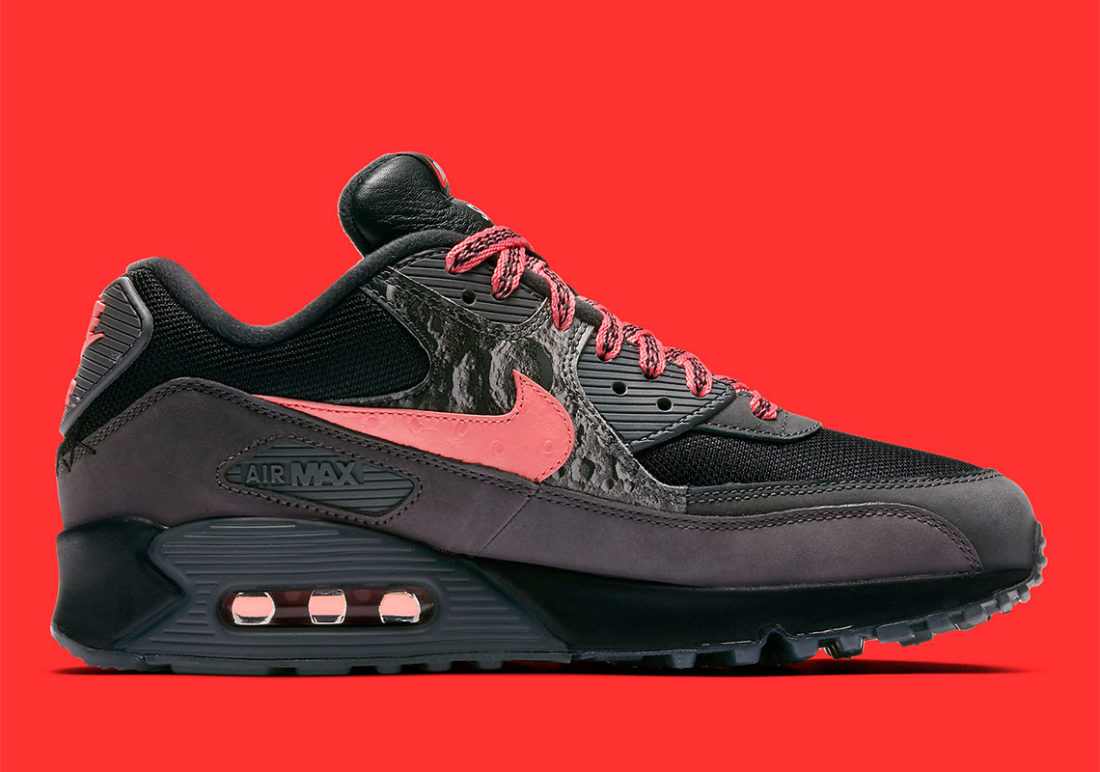 Les baskets Nike Air Max 90 Futura sont des pièces maîtresses de la mode.