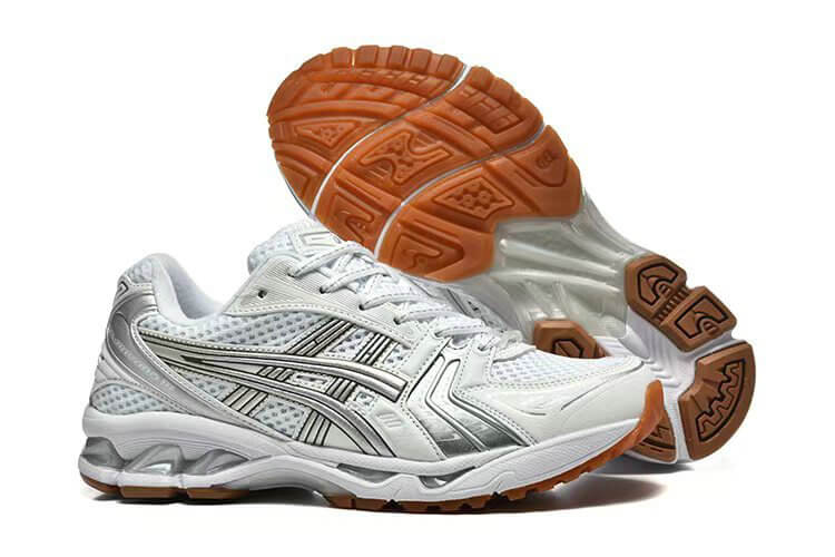 Premièrement :Les baskets Asics GEL-KAYANO offrent une combinaison parfaite de style et de performance.