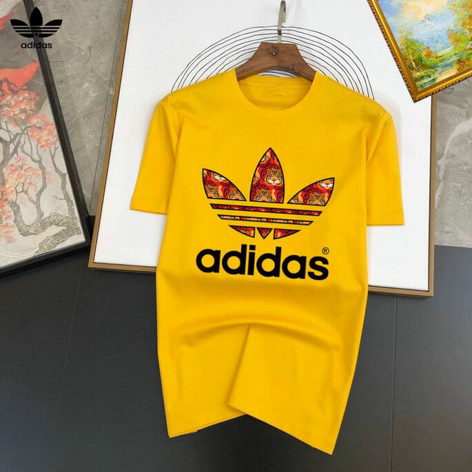 Découvrez notre collection exclusive de polos Adidas pour femme, alliant élégance sportive et confort optimal.