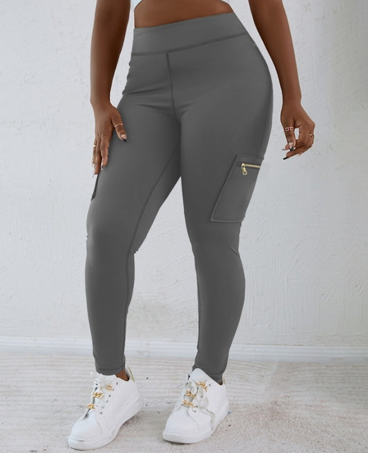 Premièrement : Ce Legging de motard taille haute avec poches à rabat pour soulever les fesses.