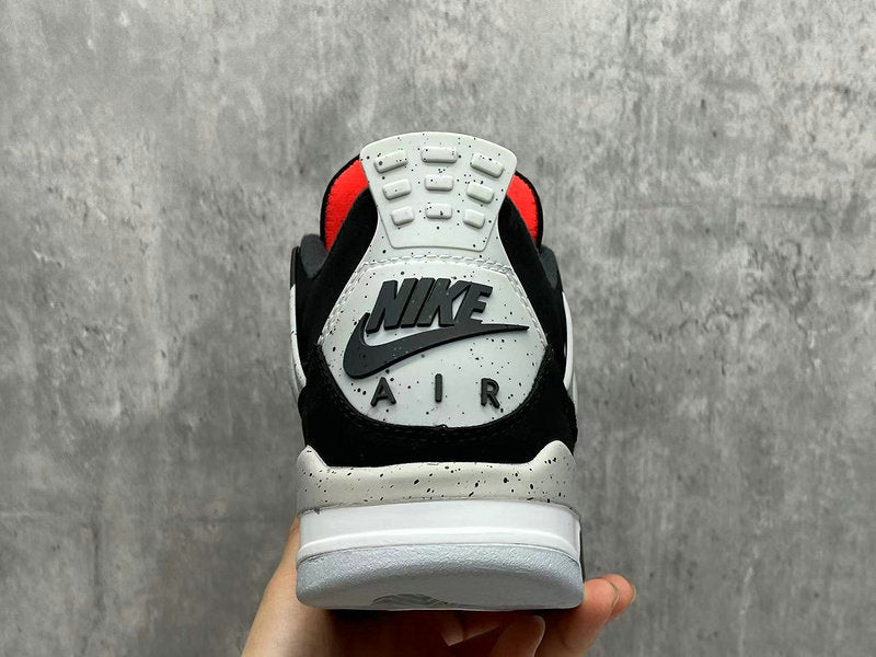 Premièrement : Les baskets Air Jordan 4 Femme se distinguent par leur design iconique et leur capacité à allier style et fonctionnalité.
