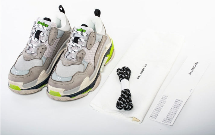 les sneakers Balenciaga Triple S "Beige Green Yellow" Femme sont un témoignage de l'engagement de Balenciaga à combiner style et innovation.