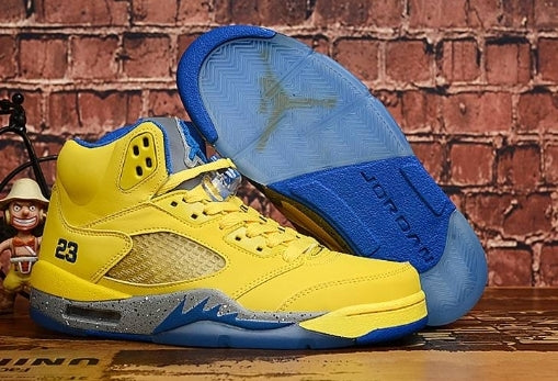 Premièrement, les baskets Air Jordan 5 Femme incarnent un mélange parfait de style audacieux et de performance exceptionnelle.