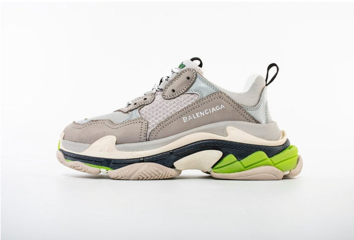 les sneakers Balenciaga Triple S "Beige Green Yellow" Femme sont un témoignage de l'engagement de Balenciaga à combiner style et innovation.