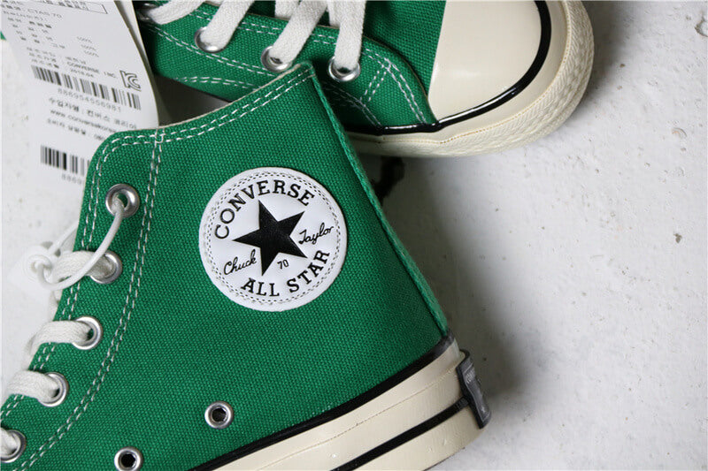 Premièrement : Les baskets Converse Femme se distinguent par leur design iconique et leur esthétique vintage.