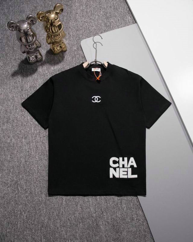Premièrement : les T shirts Chanel Femme offrent une élégance et un confort inégalés.