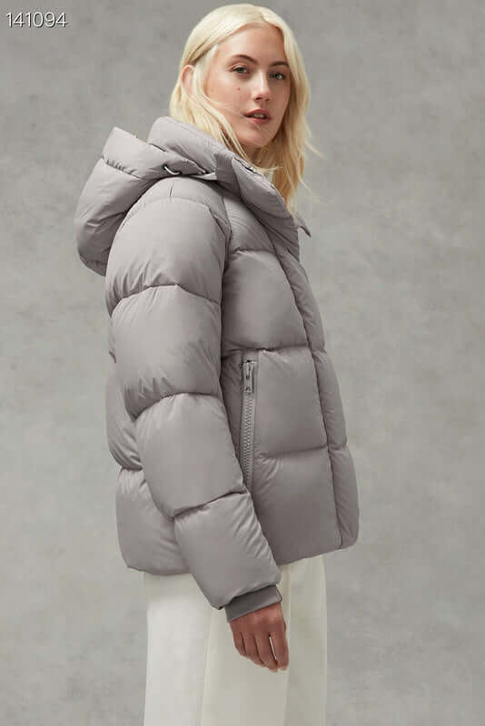 Résultat de l'évolution emblématique de la marque Canada G00se Femme, la Doudoune Canada G00se Femme est un témoignage de l'engagement de Canada G00se à combiner style,