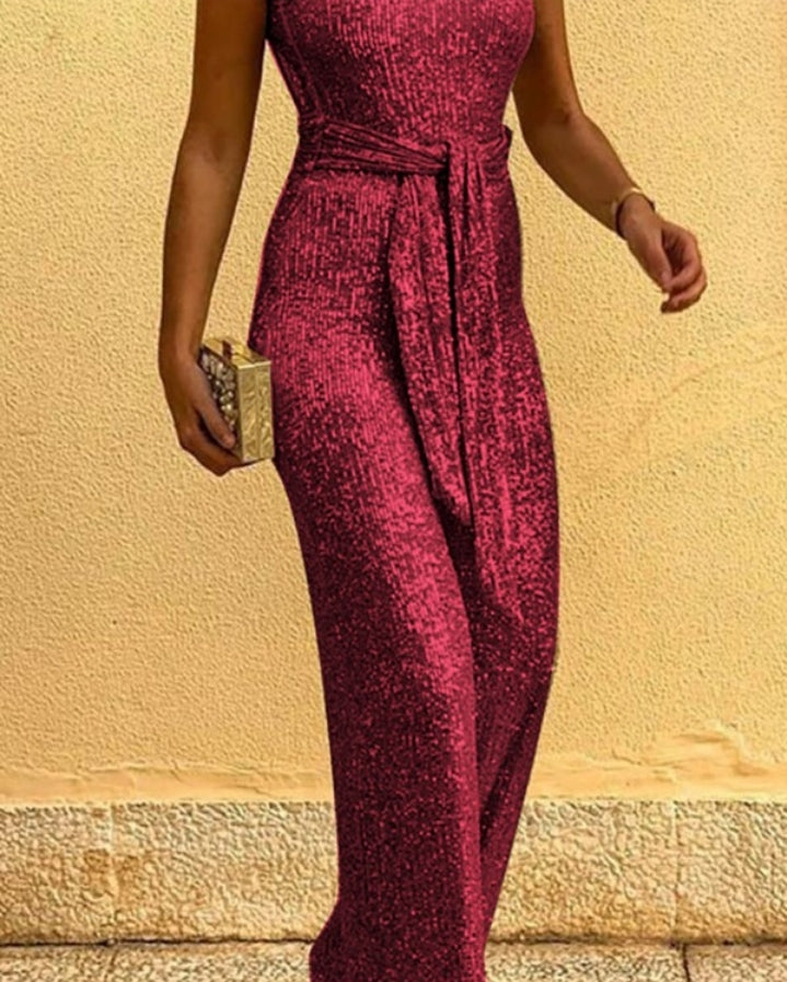 Premièrement : Les combinaisons à paillettes incarnent l’alliance parfaite entre glamour et modernité, offrant une silhouette élégante et audacieuse.
