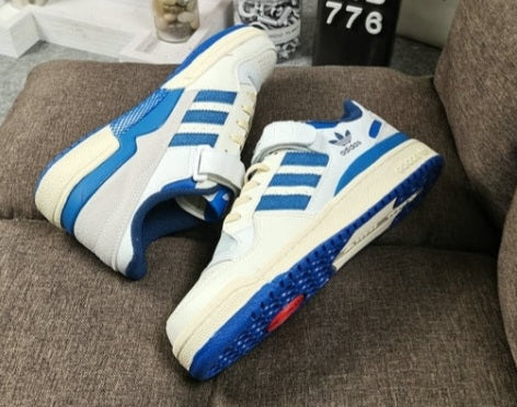 Premièrement : Les baskets Adidas Forum 84 Low OG "Bright Blue" Femme combinent performance et style de manière exceptionnelle.