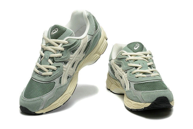 Premièrement :Les baskets Asics  offrent une combinaison parfaite de style et de performance. Leur design élégant et leurs technologies de pointe les rendent idéales pour les coureurs et les amateurs de mode.
