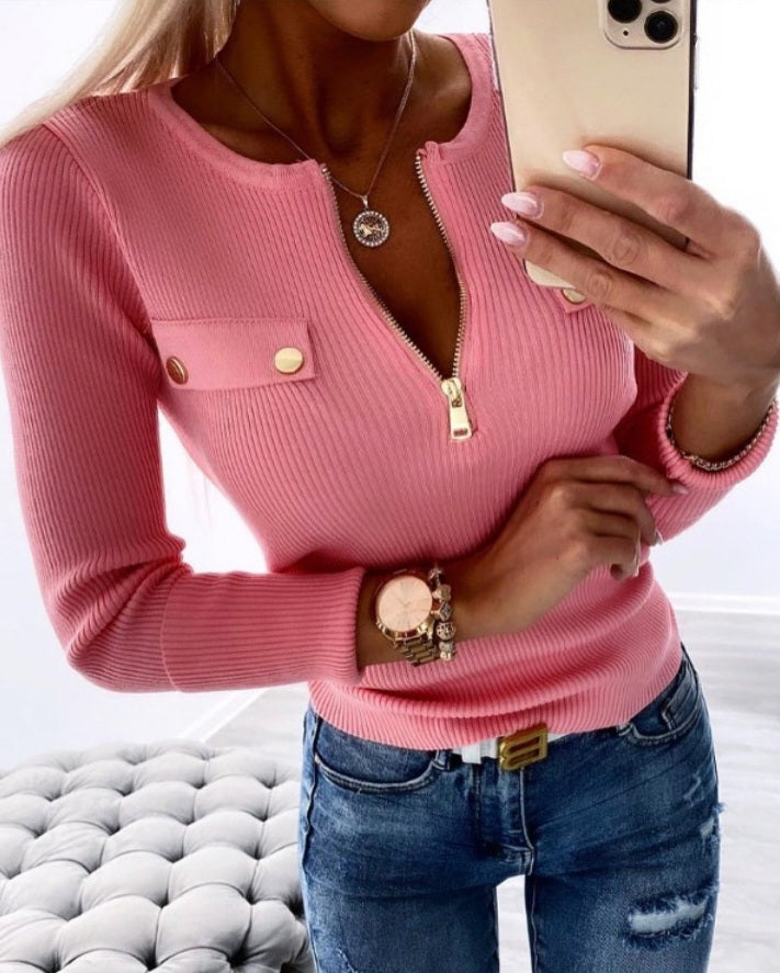 Round neck knitted sweater with zip closure
