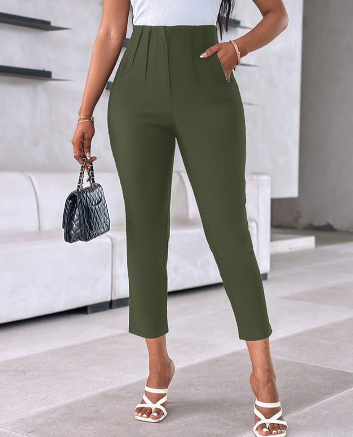 Premièrement : Ce Pantalon de travail court taille haute Femme .