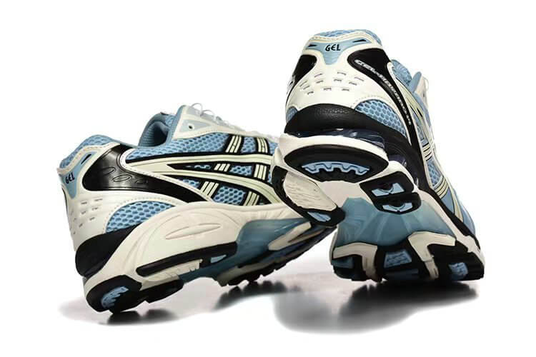 Premièrement :Les baskets Asics GEL-KAYANO offrent une combinaison parfaite de style et de performance. Leur design élégant et leurs technologies de pointe les rendent idéales pour les coureurs et les amateurs de mode.