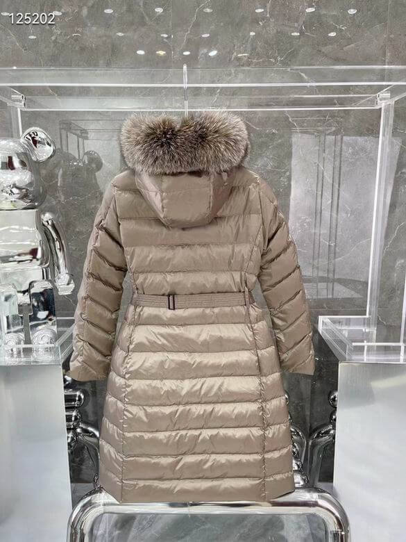 Premièrement : Les doudounes Moncler Femme, ainsi que les manteau Moncler Femme, incarnent un style et un raffinement incomparables.