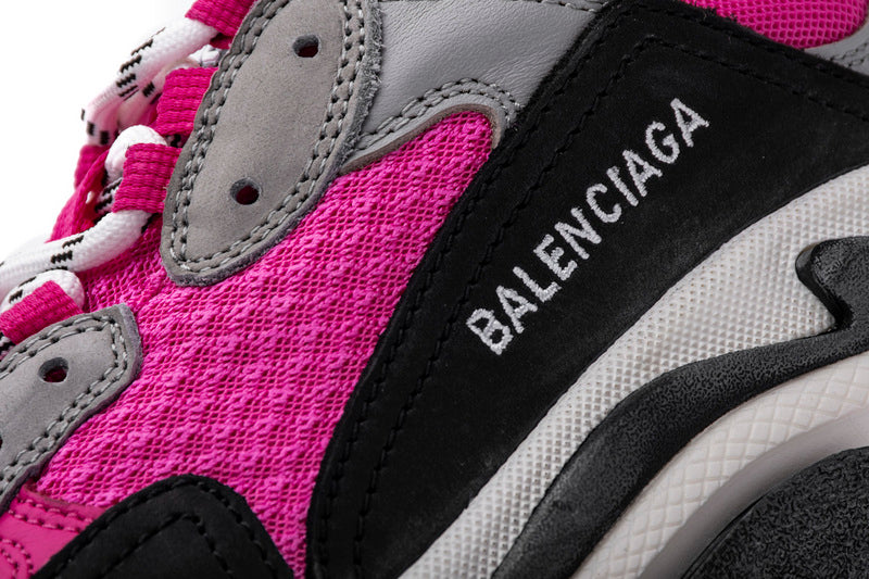 les sneakers Balenciaga Triple S "Beige Green Yellow" Femme sont un témoignage de l'engagement de Balenciaga à combiner style et innovation.