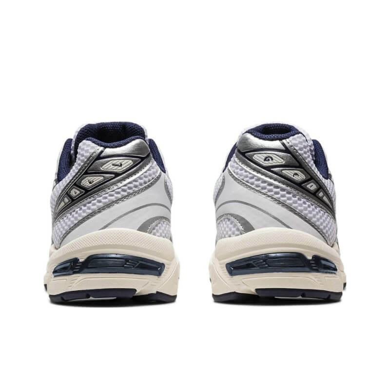 Premièrement :Les baskets Asics  offrent une combinaison parfaite de style et de performance. Leur design élégant et leurs technologies de pointe les rendent idéales pour les coureurs et les amateurs de mode.