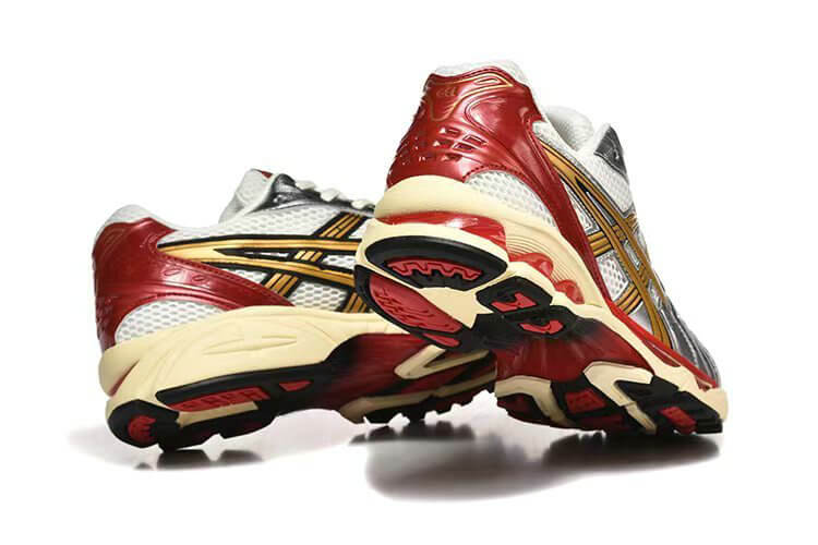 Premièrement :Les baskets Asics GEL-KAYANO offrent une combinaison parfaite de style et de performance.