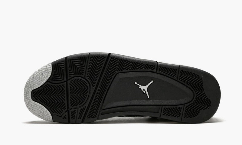 Premièrement : Les baskets Air Jordan 4 Femme se distinguent par leur design iconique et leur capacité à allier style et fonctionnalité.