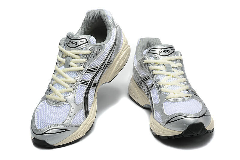 Premièrement :Les baskets Asics GEL-KAYANO offrent une combinaison parfaite de style et de performance. Leur design élégant et leurs technologies de pointe les rendent idéales pour les coureurs et les amateurs de mode.