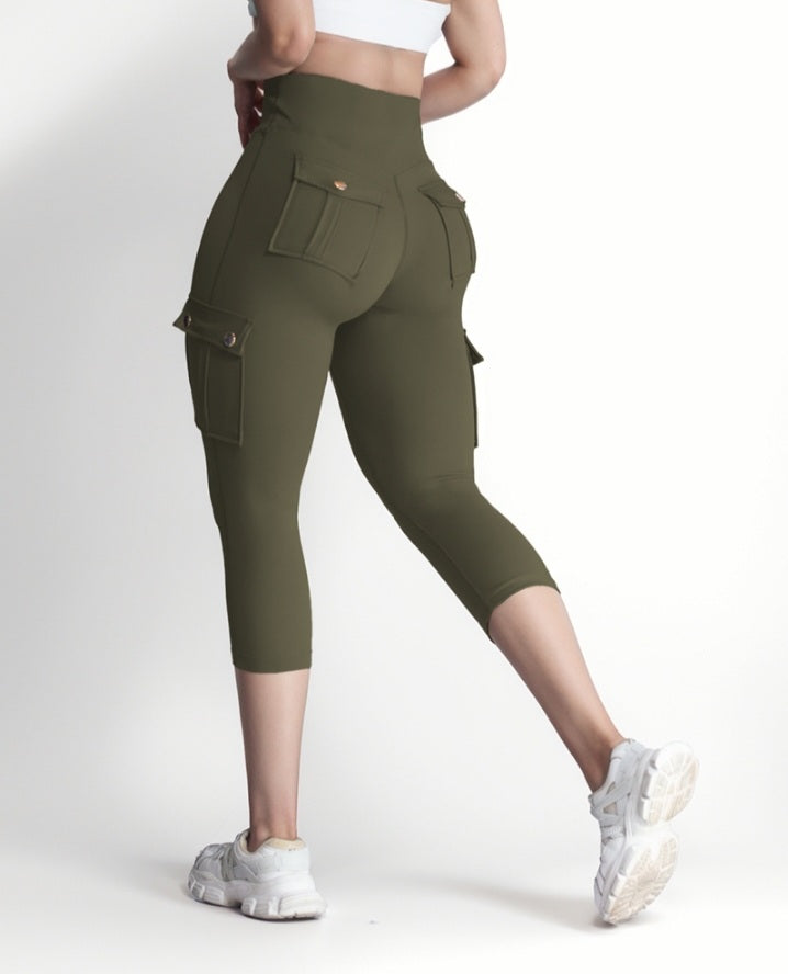 Premièrement : Ce Legging de motard taille haute avec poches à rabat pour soulever les fesses.