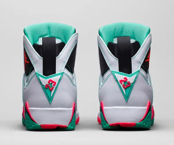 Premièrement, les baskets Air Jordan 7 Femme se distinguent par leur design iconique et leur confort exceptionnel.