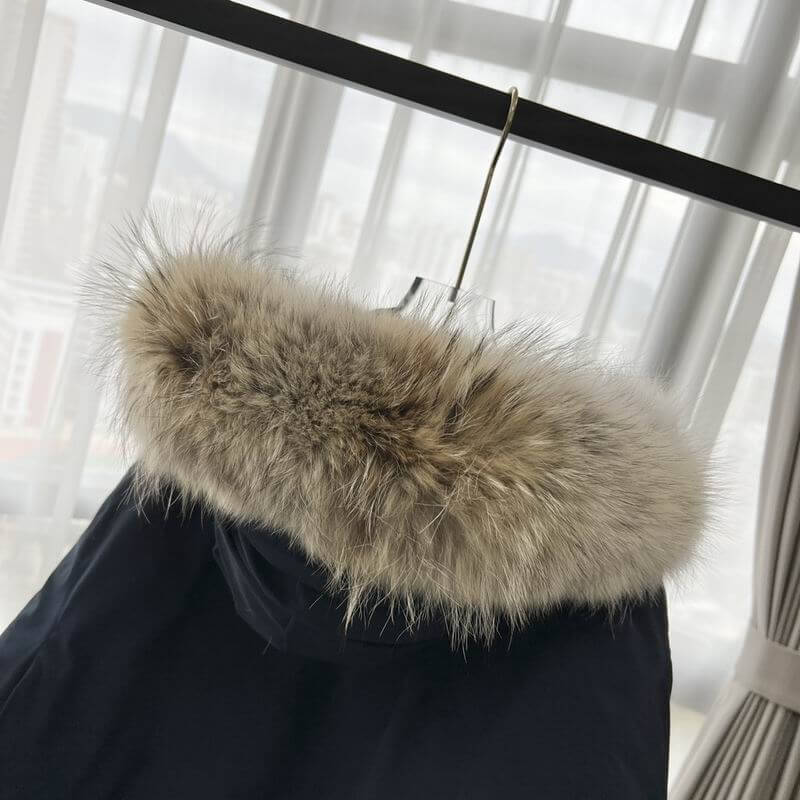 Résultat de l'évolution emblématique de la marque Canada G00se Femme, la Doudoune Canada G00se Femme est un témoignage de l'engagement de Canada G00se à combiner style,