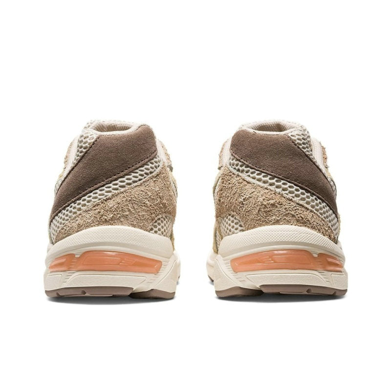Premièrement :Les baskets Asics  offrent une combinaison parfaite de style et de performance.