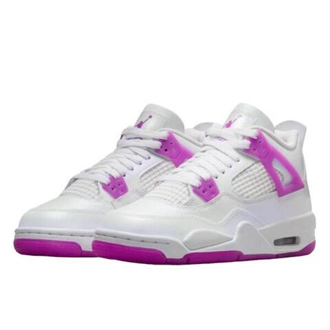 Premièrement : Les baskets Air Jordan 4 Femme se distinguent par leur design iconique et leur capacité à allier style et fonctionnalité